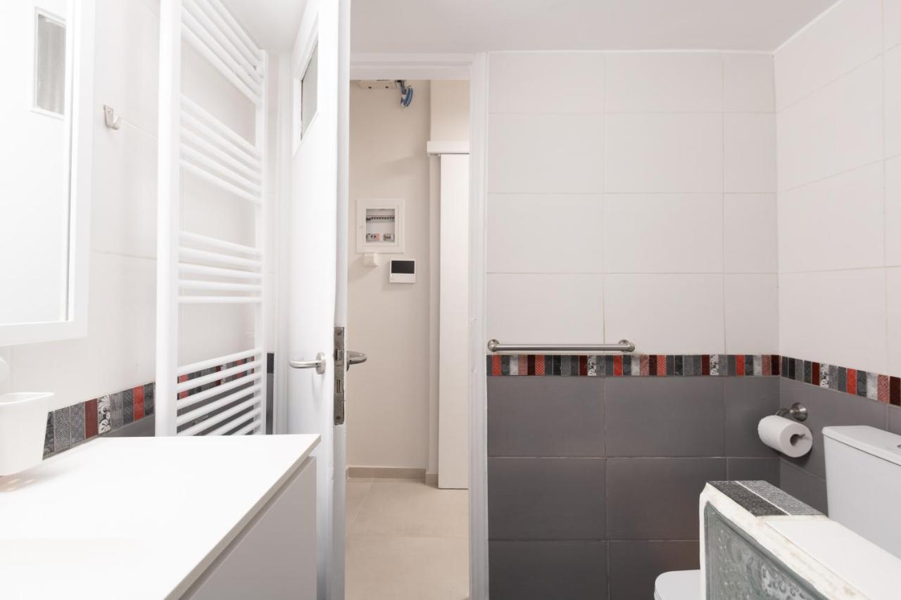 Modern 2-Bedroom Apt, 200M From The Acropolis Athena Bagian luar foto